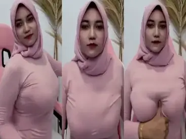 Cewek Tetek Gede Pamer Body Di Live WOT Lumer 2026 poster