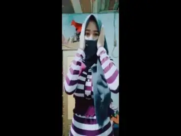 Ukhti Jilbab Buka Semua Sampe Colmek Memek Basah Ngocok Brutal Lumer poster